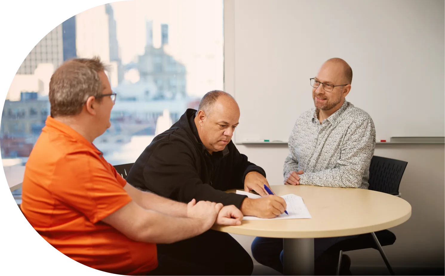 Des spécialistes GTI planifient une solution client
